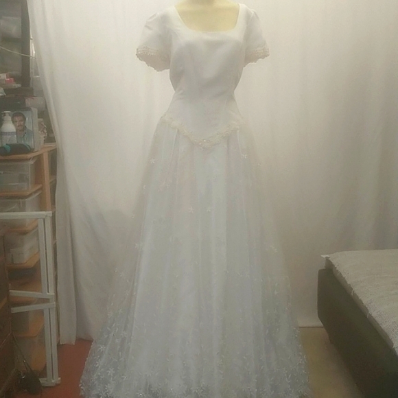 Wedding Gown - Picture 1 of 12